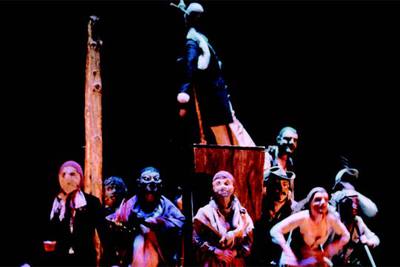  Escena de    Retablo de la avaricia, la lujuria y la muerte , de Valle-Inclán (izquierda)