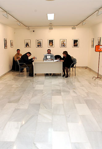Una mesa electoral, ayer, en el archivo municipal de Málaga.