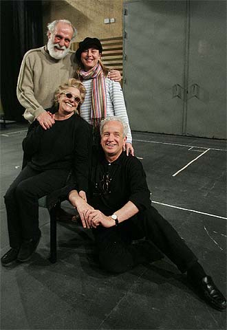 Carlos Álvarez Novoa, Lola Herrera, Natalia Dicenta y José Carlos Plaza (de izquierda a derecha) . 