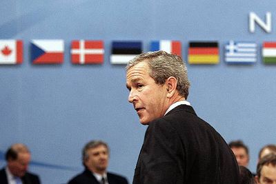 El presidente George W. Bush, ayer en la sede de la Alianza Atlántica en Bruselas.