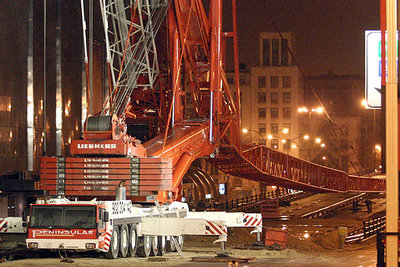 DERRUMBE DE UNA GRÚA.