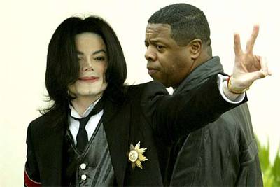 Michael Jackson, a su llegada al tribunal de Santa María, en California, donde se celebra el juicio.