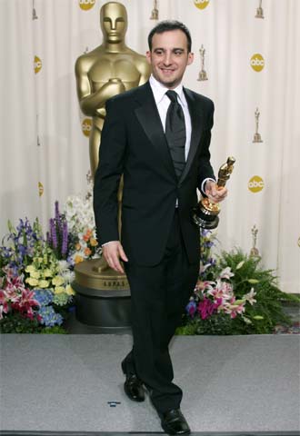 Alejandro Amenábar, con el Oscar a la mejor película de habla no inglesa por  Mar adentro. 