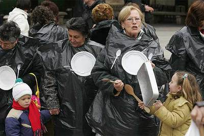 Recorrer "un kilómetro diario" para comer