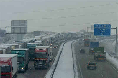 AENA expedienta a tres compañías tras la cancelación de 180 vuelos