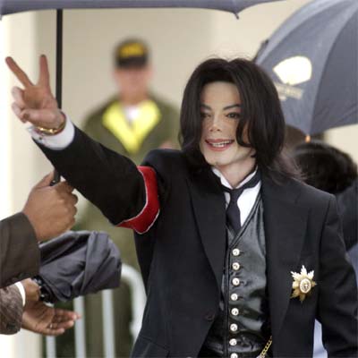 Michael Jackson, con su polémica condecoración.