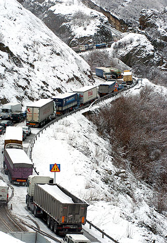 La N-611, que une Santander con Palencia, a la altura de las Hoces de Bárcena.