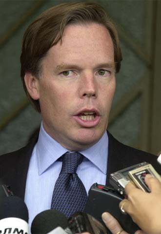 Nicholas Burns, embajador de EE UU ante la OTAN, en 2002.