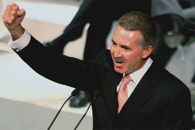 Roberto Madrazo, presidente del PRI, se dirige a la Asamblea Nacional de su partido, en Puebla.