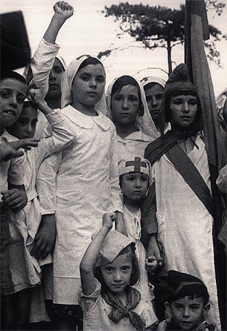 Ayuda humanitaria y evacuaciones de niños (de  El exilio de los niños).  