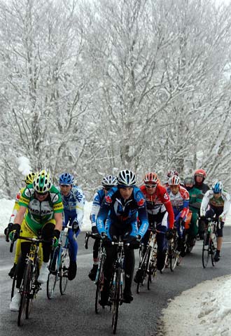 REYNÉS TRIUNFA ENTRE LA NIEVE.