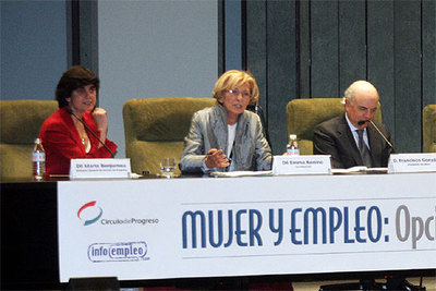 María Benjumea, Emma Bonino y Francisco González en la presentación del informe.