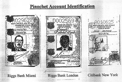 Copias de pasaportes utilizados por Augusto Pinochet para abrir cuentasrnrn en distintos bancos.