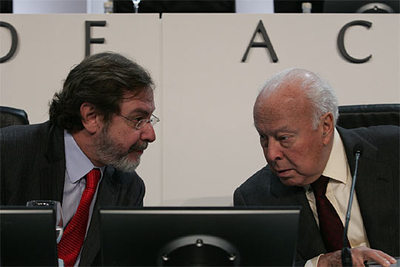 Juan Luis Cebrián (izquierda) y Jesús de Polanco, durante la junta de accionistas de PRISA.