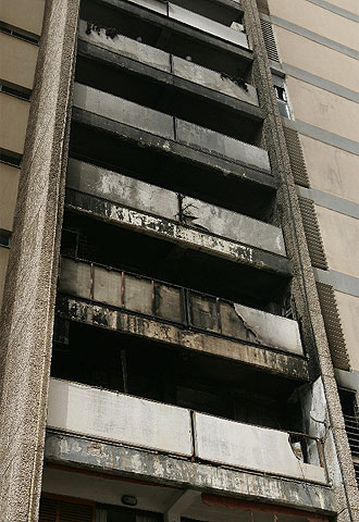 Incendio en un edificio la noche de la 'cremà'