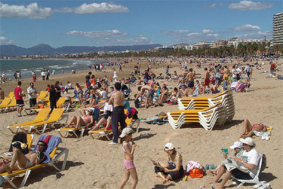 Primer lleno primaveral en las playas catalanas