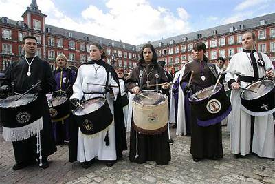 ADIÓS A LA SEMANA SANTA A GOLPE DE TAMBOR.
