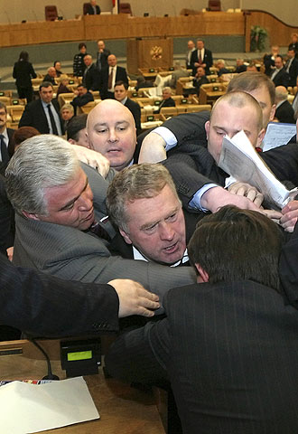 TRIFULCA EN EL PARLAMENTO