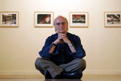 Carlos Saura, en su exposición de fotografías pintadas.