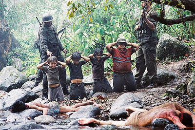 Imagen de  Voces inocentes,  durante el rodaje de la película.