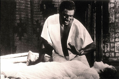Laurence Olivier, en una escena de  Othello .