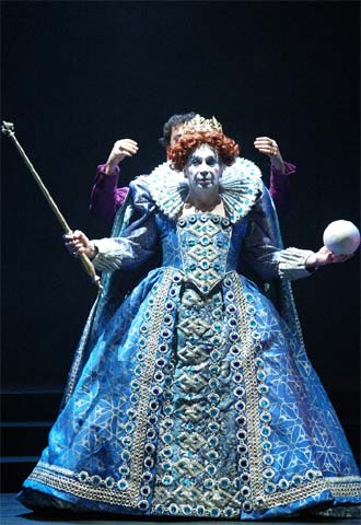 Lindsay Kemp, en  Elisabeth I ,  el último baile.  