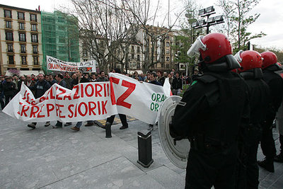 Batasuna se manifiesta por la Parte Vieja donostiarra pese a la prohibición