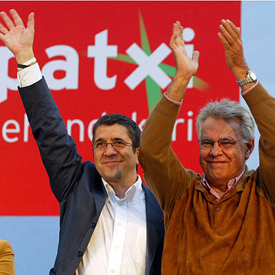 El candidato a  lehendakari  del PSE-EE, Patxi López, junto al ex presidente Felipe González en Santurtzi.