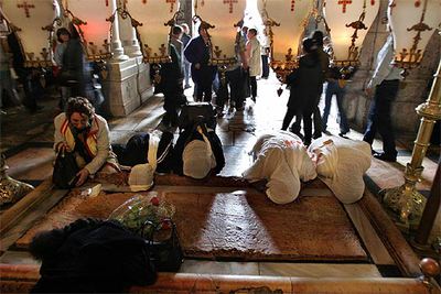 PLEGARIAS EN EL SANTO SEPULCRO.