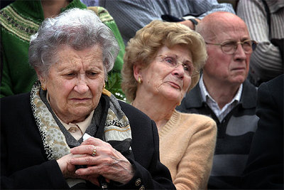 Familiares de los soldados fallecidos, durante el homenaje de ayer.