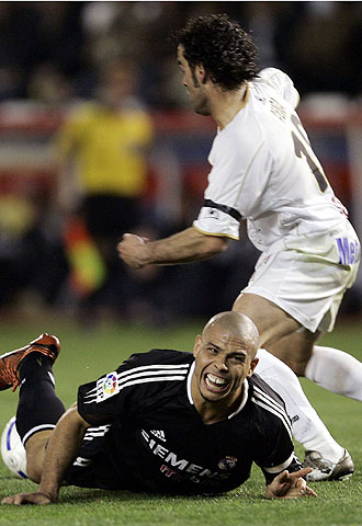 Ronaldo cae ante Peña.