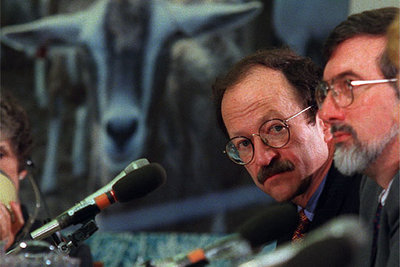 El premio Nobel Harol Varmus, a la izquierda, en la presentación del Proyecto Genoma para el Cáncer.