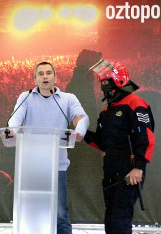 LA ERTZAINTZA IMPIDE UN MITIN DE BATASUNA.