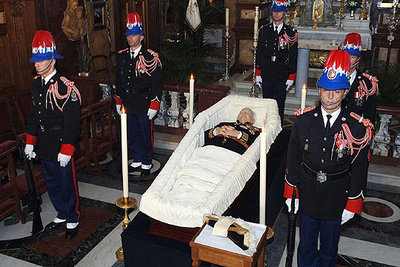 La capilla ardiente de Raniero III, abierta al público