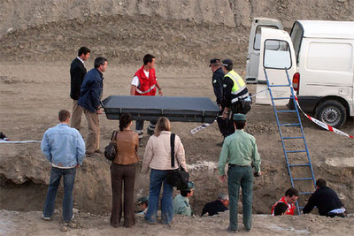 Un obrero muere golpeado por una gran tubería metálica en Granada