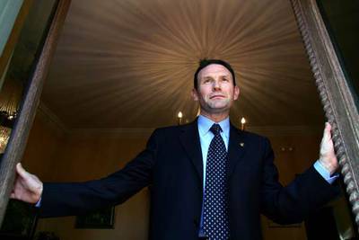 Juan José Ibarretxe, en el palacio de Ajuria Enea de Vitoria, su residencia oficial.