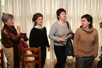 Candidatas electas de EHAK, ayer durante su comparecencia en San Sebastián.rnrnJESÚS URIARTE.