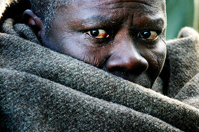 Uno de los hombres que ocupaban la patera en la que llegaron 22 inmigrantes a las playas de Tarifa y en la que murió un bebé.