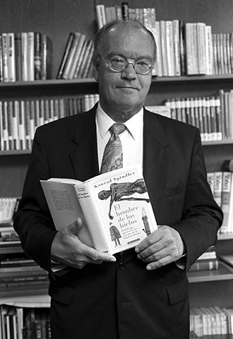 Konrad Spindler presentó  El hombre de los hielos  en Barcelona.