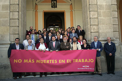 Silencio en Sevilla por los últimos obreros fallecidos