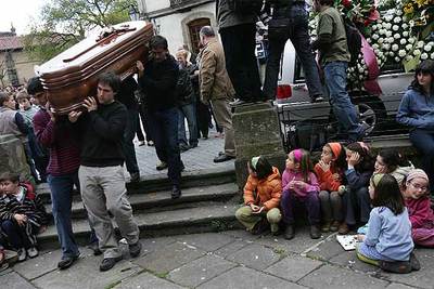 Oñati llora a sus cuatro universitarios muertos