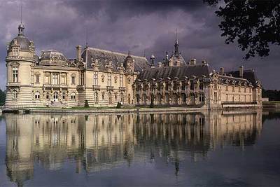 Las estancias del castillo de Chantilly y sus jardines se alquilan por zonas para celebraciones privadas.