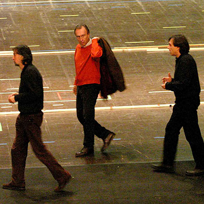 Claudio Abbado, en el centro, y su hijo Daniele, a la derecha, en un descanso de los ensayos en Reggio Emilia.