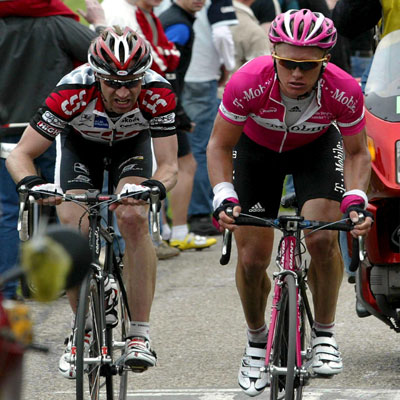 Voigt (a la izquierda) y Vinokúrov, durante su escapada.