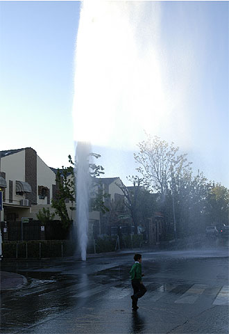 RIVAS SE VACÍA POR UN 'GÉISER'