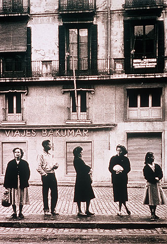  Las Ramblas , Barcelona, 1956, de Ramón Masats.