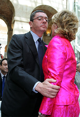 Tirantez entre el alcalde y Aguirre en la fiesta regional