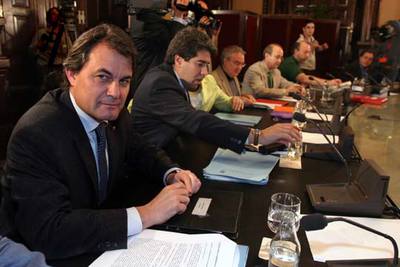 Artur Mas, a la izquierda, junto a su compañero de CiU Quico Homs, en la ponencia del Estatuto.
