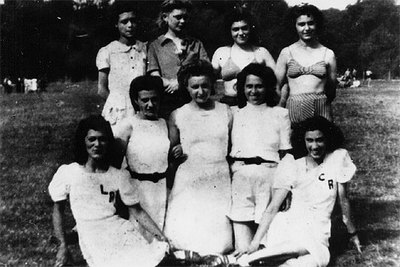 Imagen del documental  Más allá de la alambrada: la memoria del horror .