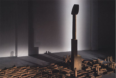 'Sombras lunares' (2005), de Miquel Navarro.